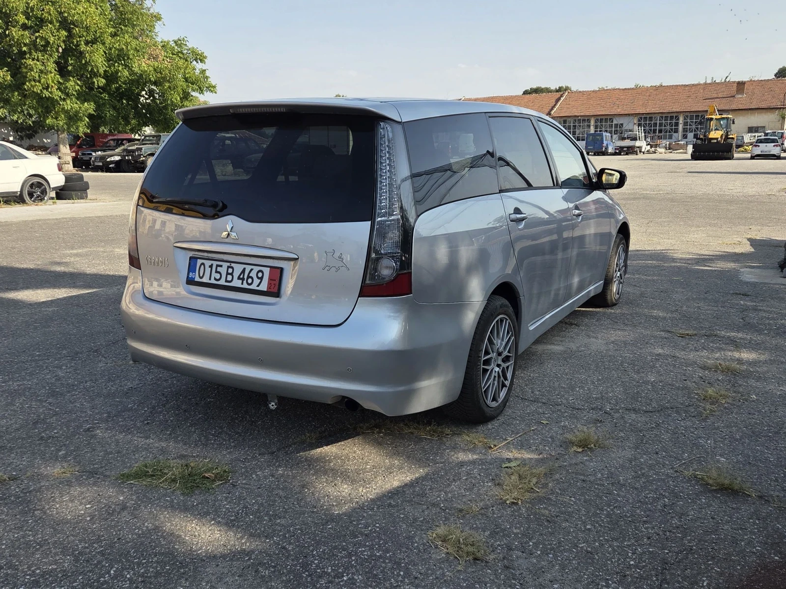 Mitsubishi Grandis 2.4 газ , снимка 3 - Автомобили и джипове - 55810687