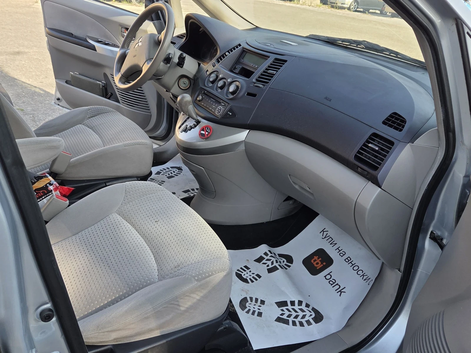 Mitsubishi Grandis 2.4 газ , снимка 11 - Автомобили и джипове - 55810687