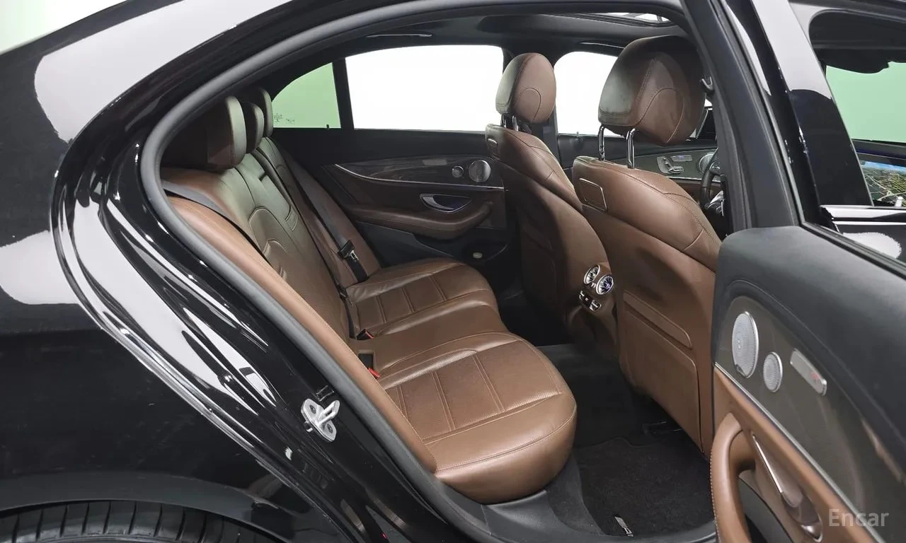 Mercedes-Benz E 53 AMG 4MATIC+ /ХЕДЪП/ДИСТР/360 КАМ/ОБДУХ/3D BURMASTER/, снимка 11 - Автомобили и джипове - 55951286