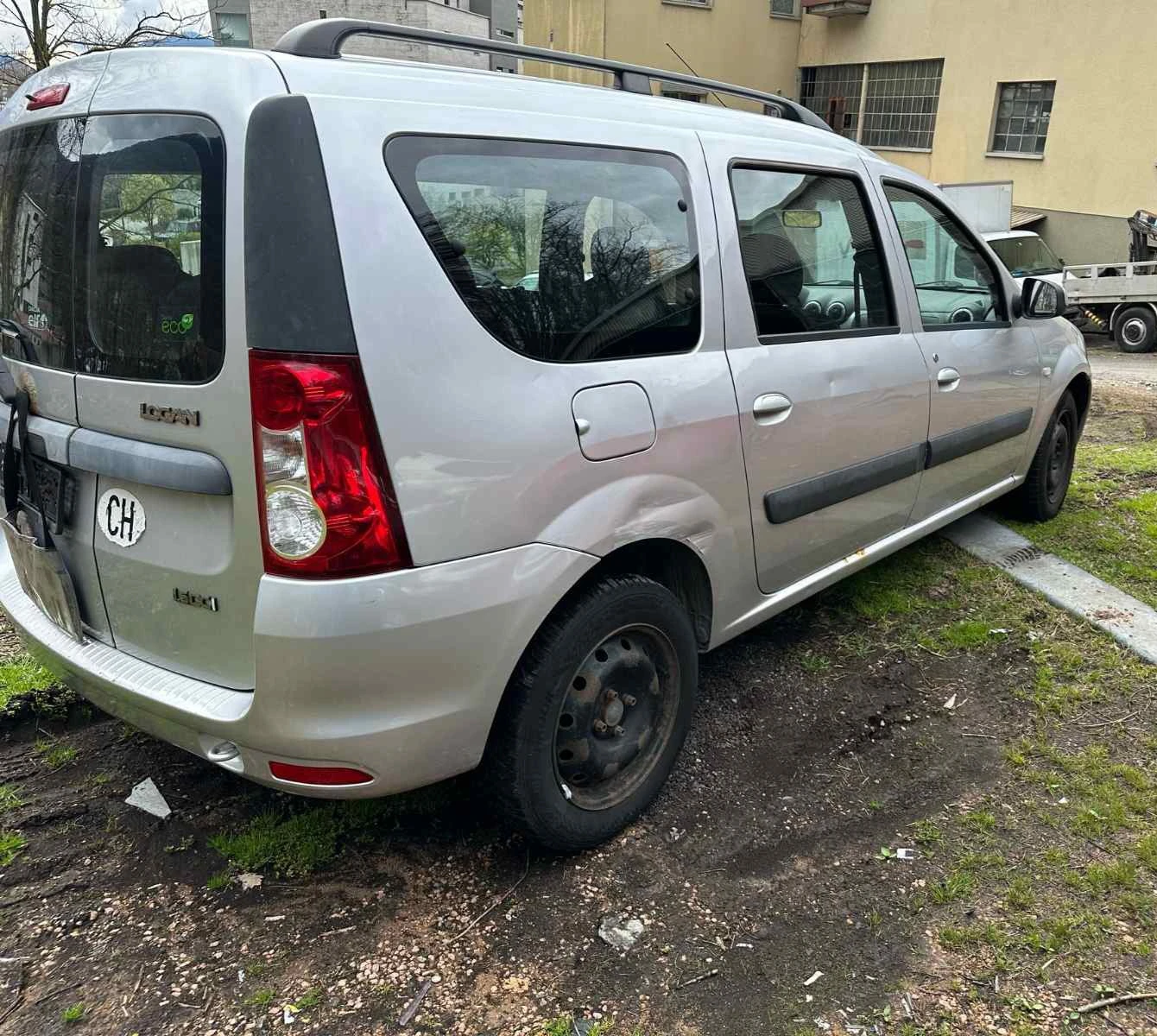 Dacia Logan 1.5 DCI, снимка 11 - Автомобили и джипове - 56038371