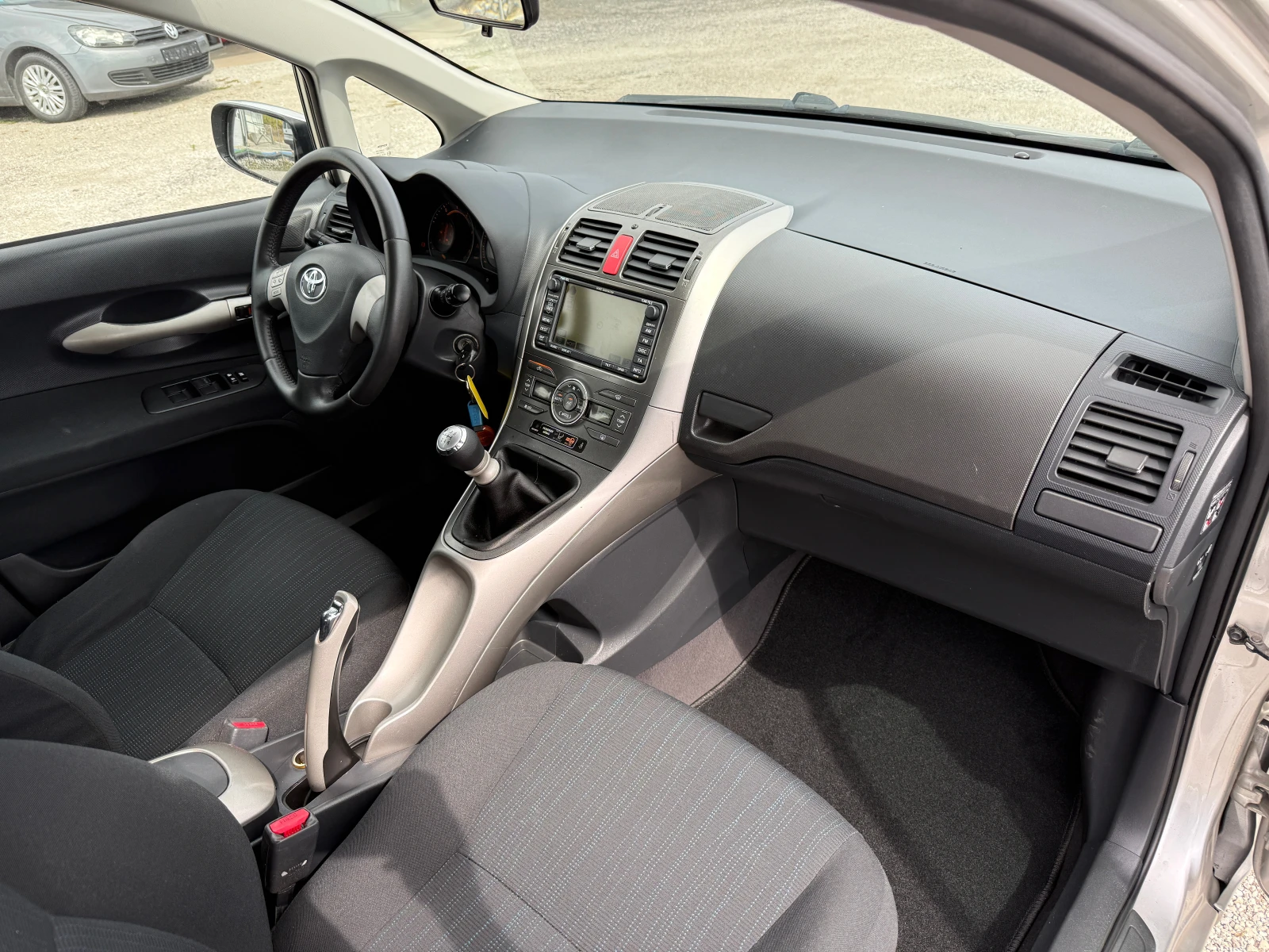 Toyota Auris 2.0d4d-������-�����������-����-����������-�� ����� | Mobile.bg � ����������� 15