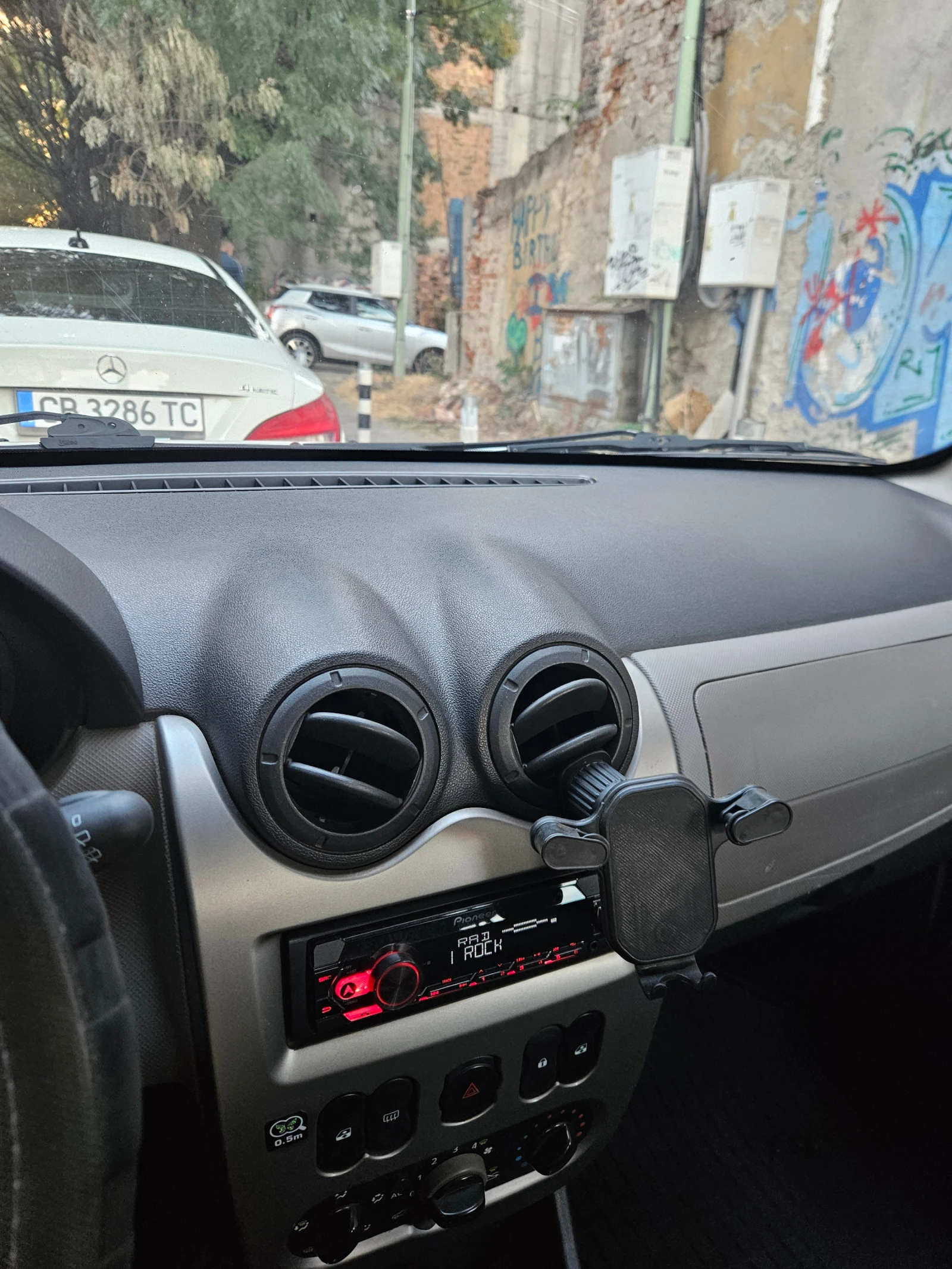 Dacia Sandero, снимка 2 - Автомобили и джипове - 56126450