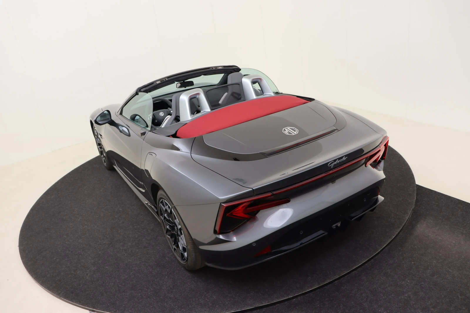 Mg Cyberster Trophy Extended Range BOSE Leather Navi LED | Mobile.bg � ����������� 6