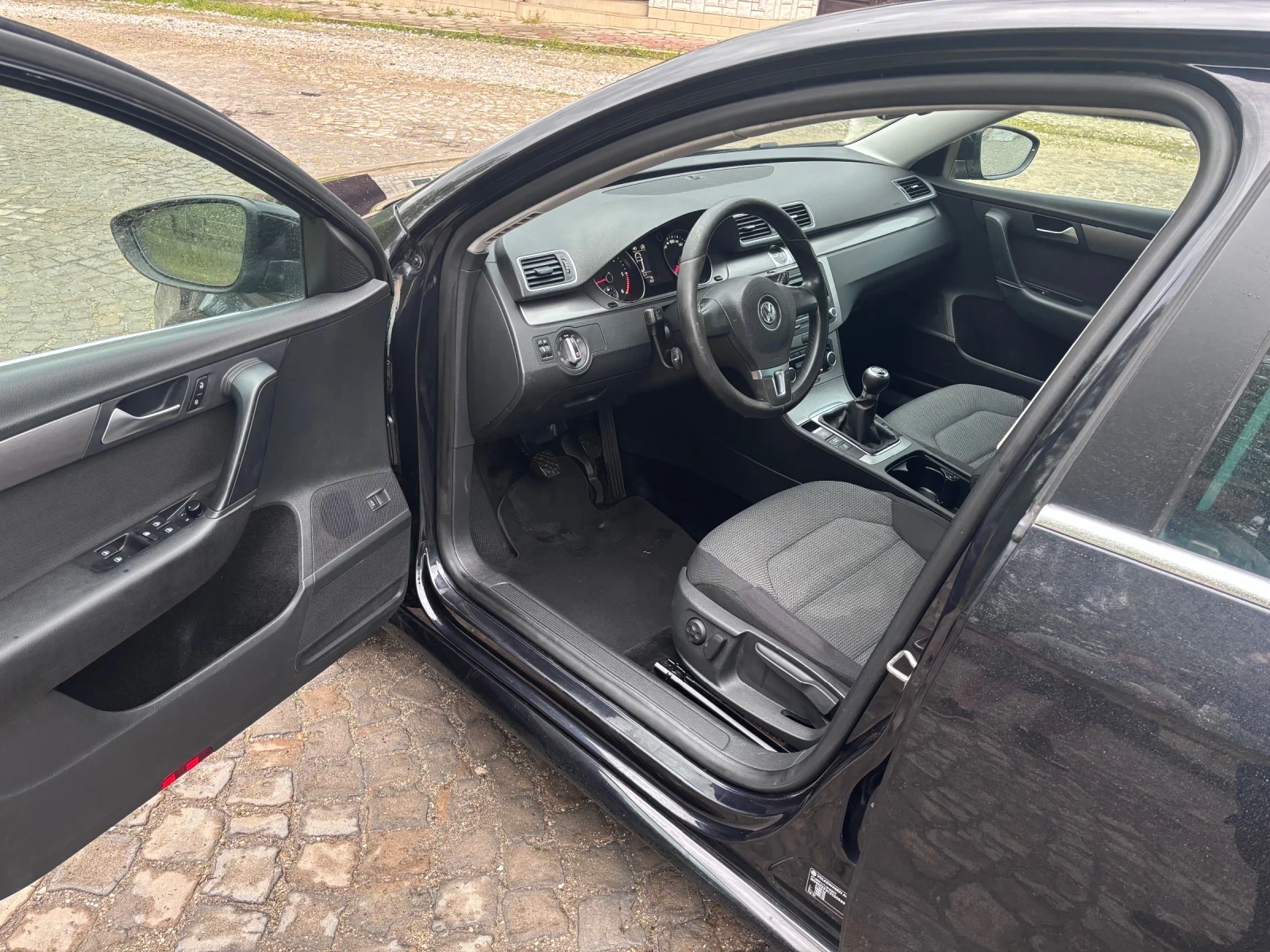 VW Passat 1.6 105кс, снимка 7 - Автомобили и джипове - 56619545