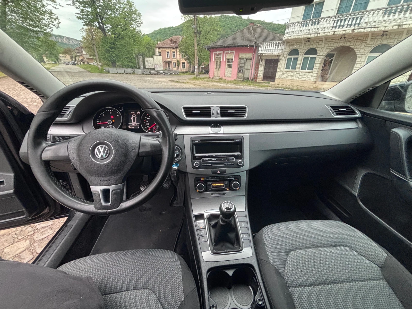 VW Passat 1.6 105кс, снимка 6 - Автомобили и джипове - 56619545