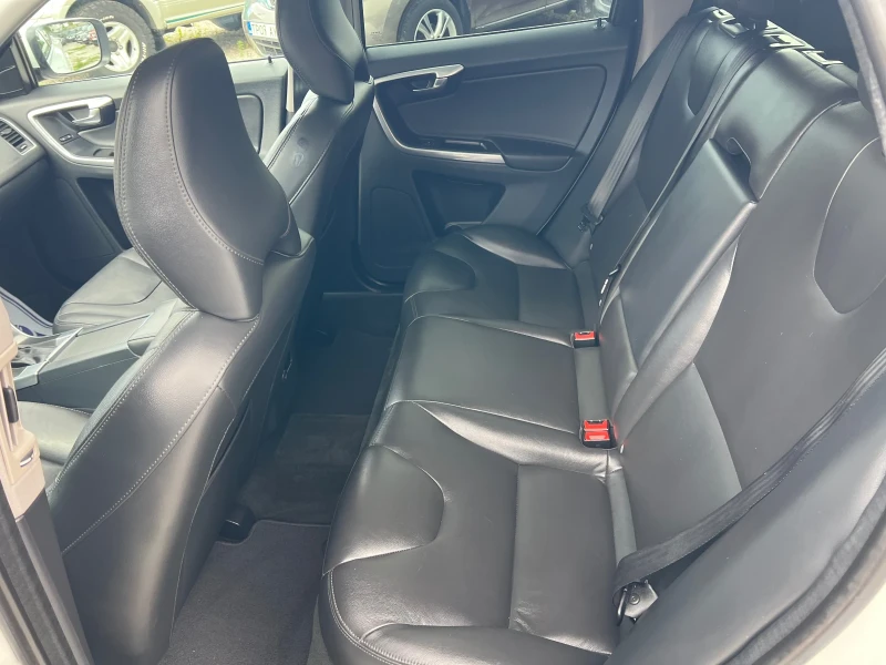 Volvo XC60 T5 2.5T* AWD* 250кс* АВТОМАТИК* КОЖА* FULL* , снимка 10 - Автомобили и джипове - 51456341