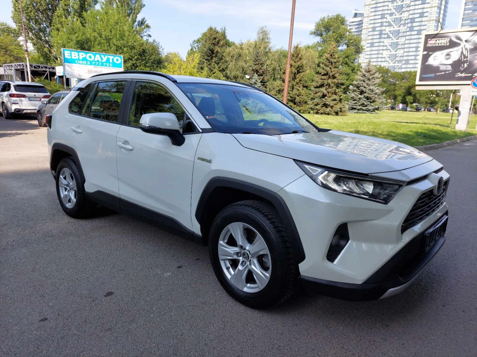 Toyota Rav4 2,5i HYBRID 222ps - изображение 2