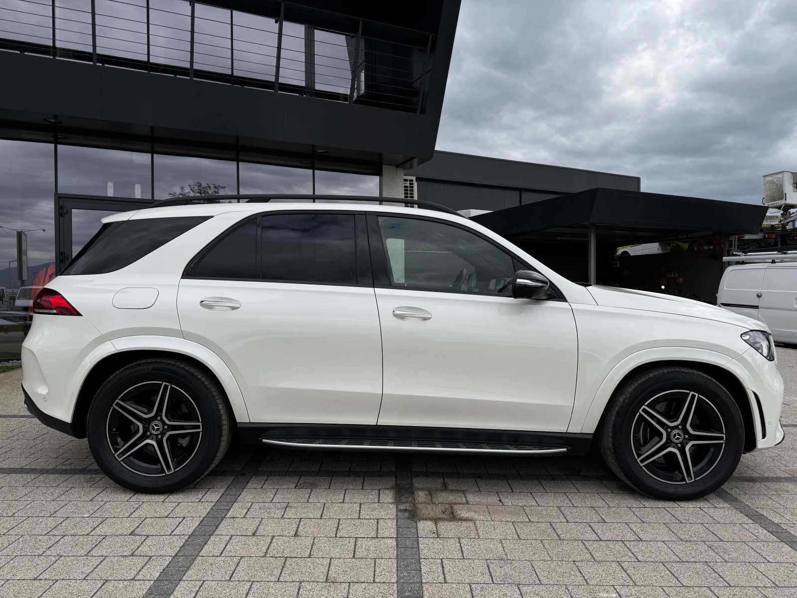 Mercedes-Benz GLE 400 d 4matic AMG Manufaktur 7-местен Airmatic - изображение 8