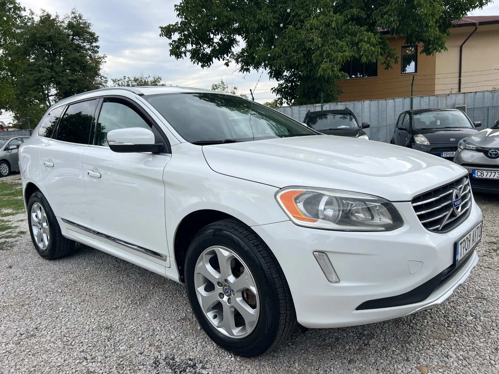 Volvo XC60 T5 2.5T* AWD* 250кс* АВТОМАТИК* КОЖА* FULL*  - изображение 3