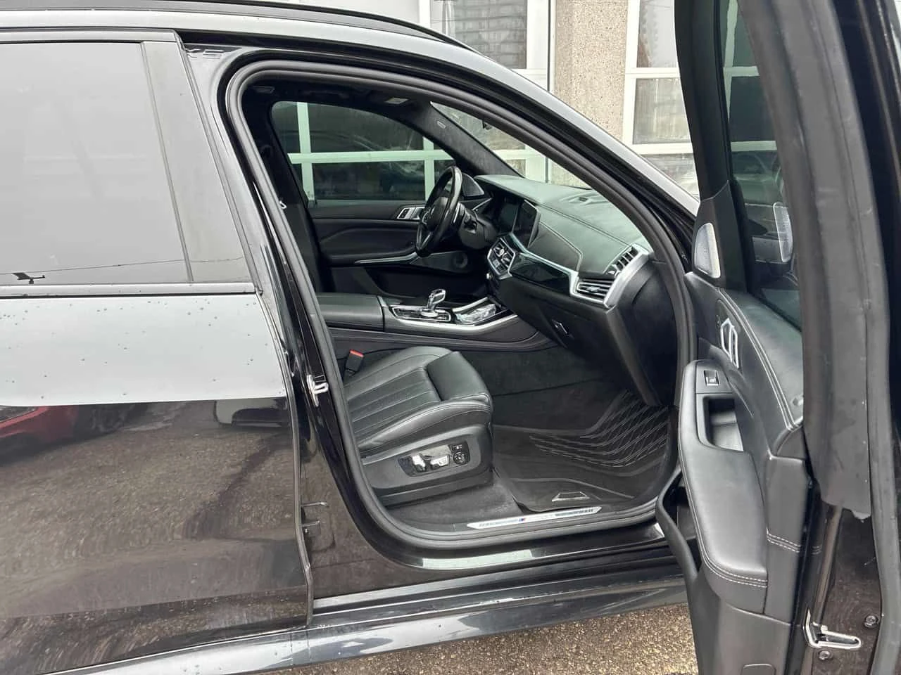 BMW X5 M50i | DISTRONIC| LASERLIGHT| SWAROWSKI| CARFAX, снимка 15 - Автомобили и джипове - 53741292