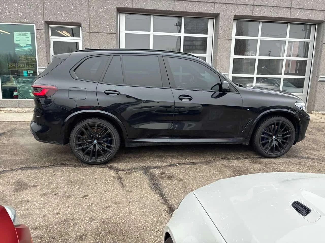BMW X5 M50i | DISTRONIC| LASERLIGHT| SWAROWSKI| CARFAX - изображение 4