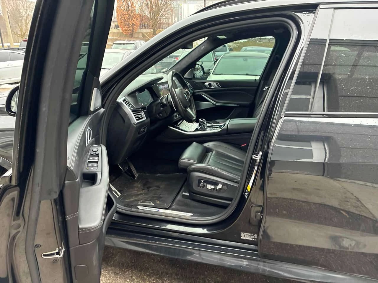 BMW X5 M50i | DISTRONIC| LASERLIGHT| SWAROWSKI| CARFAX, снимка 11 - Автомобили и джипове - 53741292