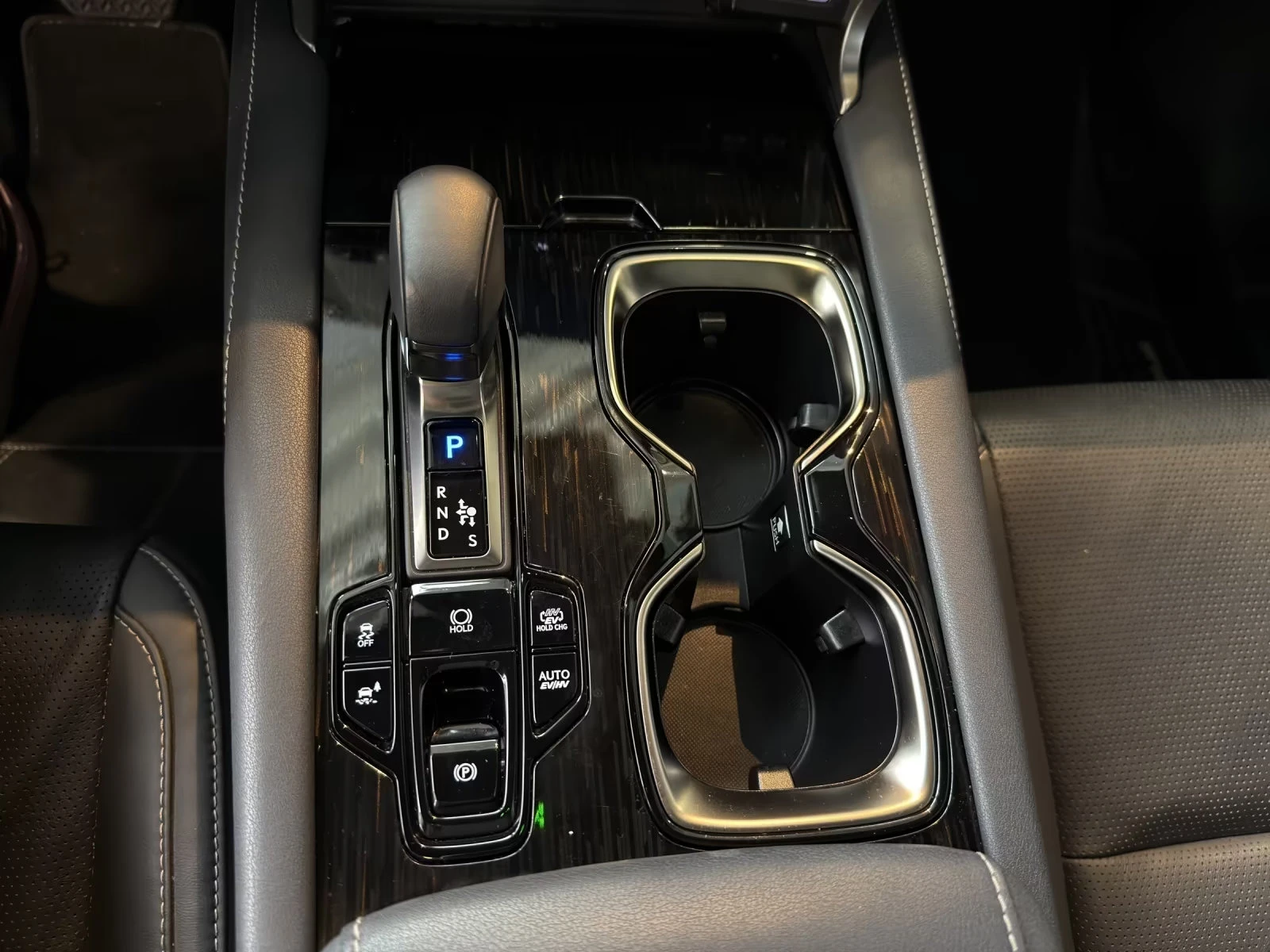 Lexus RX 450h plus 2.5PHEV/309HP/F-SPORT/AWD/360/CPLAY/LED/NAVI/890g, снимка 13 - Автомобили и джипове - 53771898