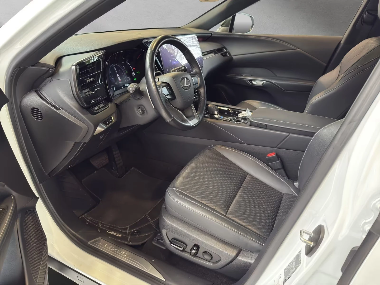 Lexus RX 450h plus 2.5PHEV/309HP/F-SPORT/AWD/360/CPLAY/LED/NAVI/890g - изображение 8