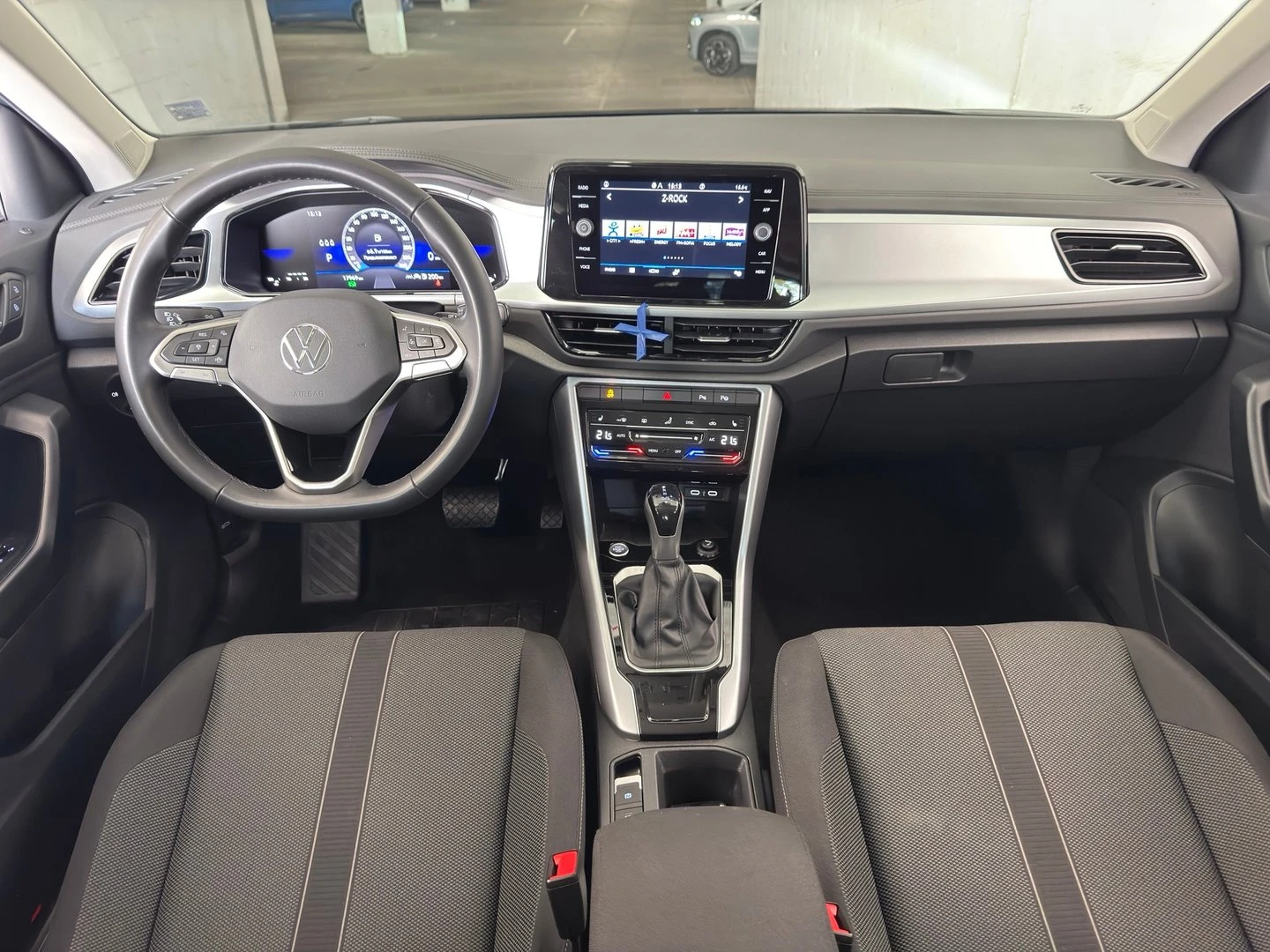 VW T-Roc, снимка 7 - Автомобили и джипове - 56422146