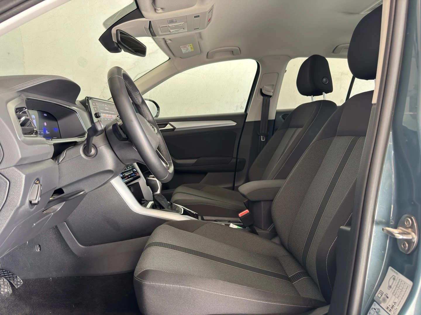 VW T-Roc, снимка 5 - Автомобили и джипове - 56422146