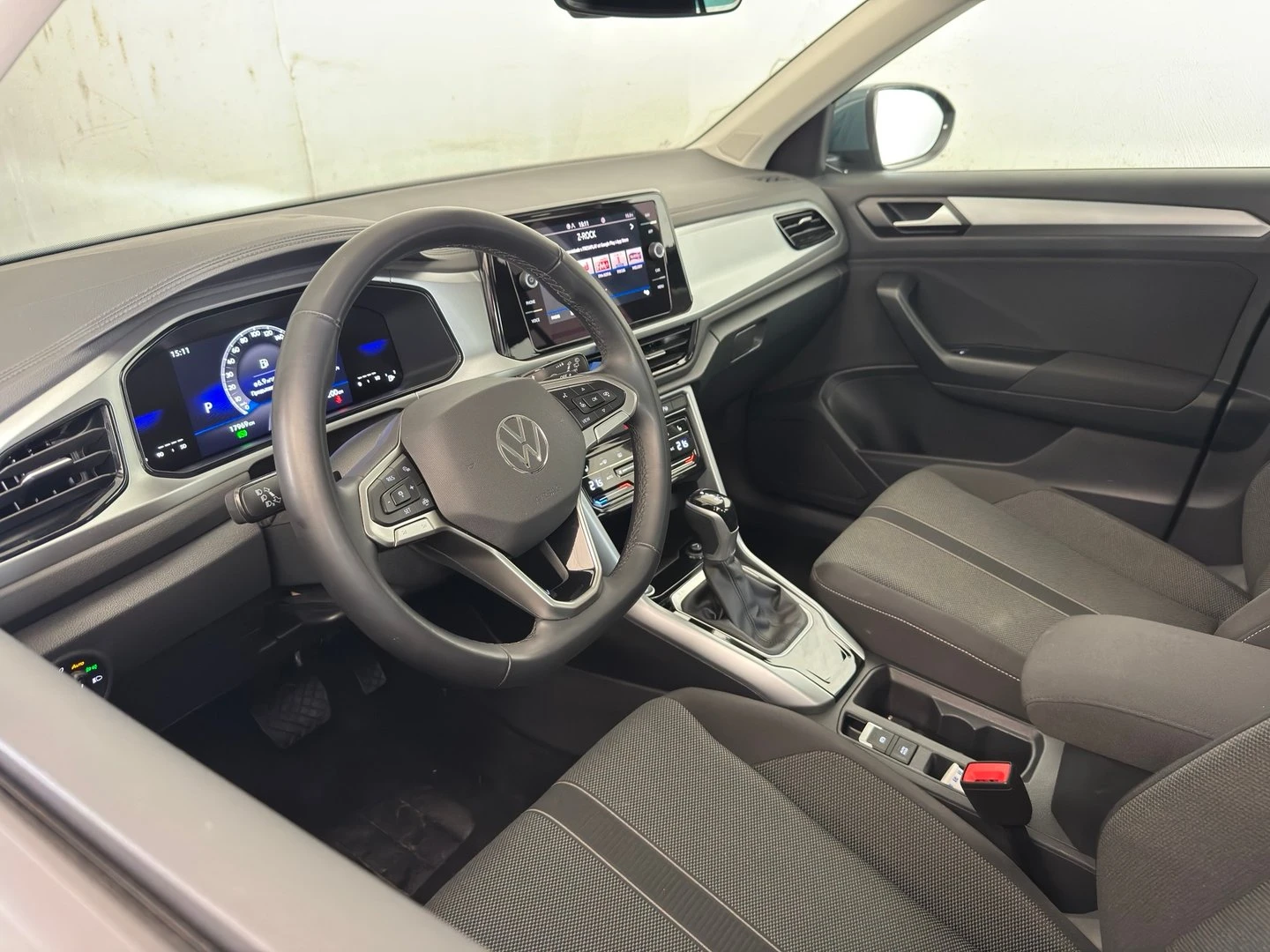 VW T-Roc, снимка 4 - Автомобили и джипове - 56422146