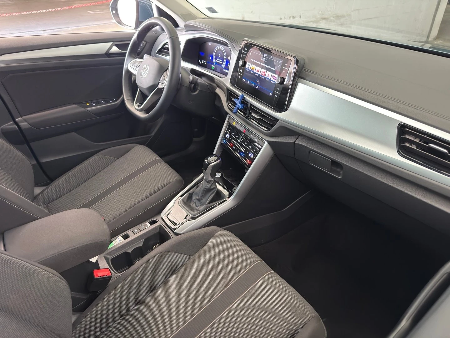 VW T-Roc, снимка 8 - Автомобили и джипове - 56422146