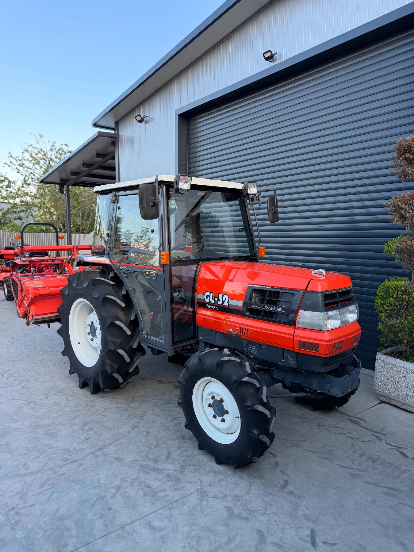 Трактор Kubota GL32 КАТО НОВ, снимка 3 - Селскостопанска техника - 54570357