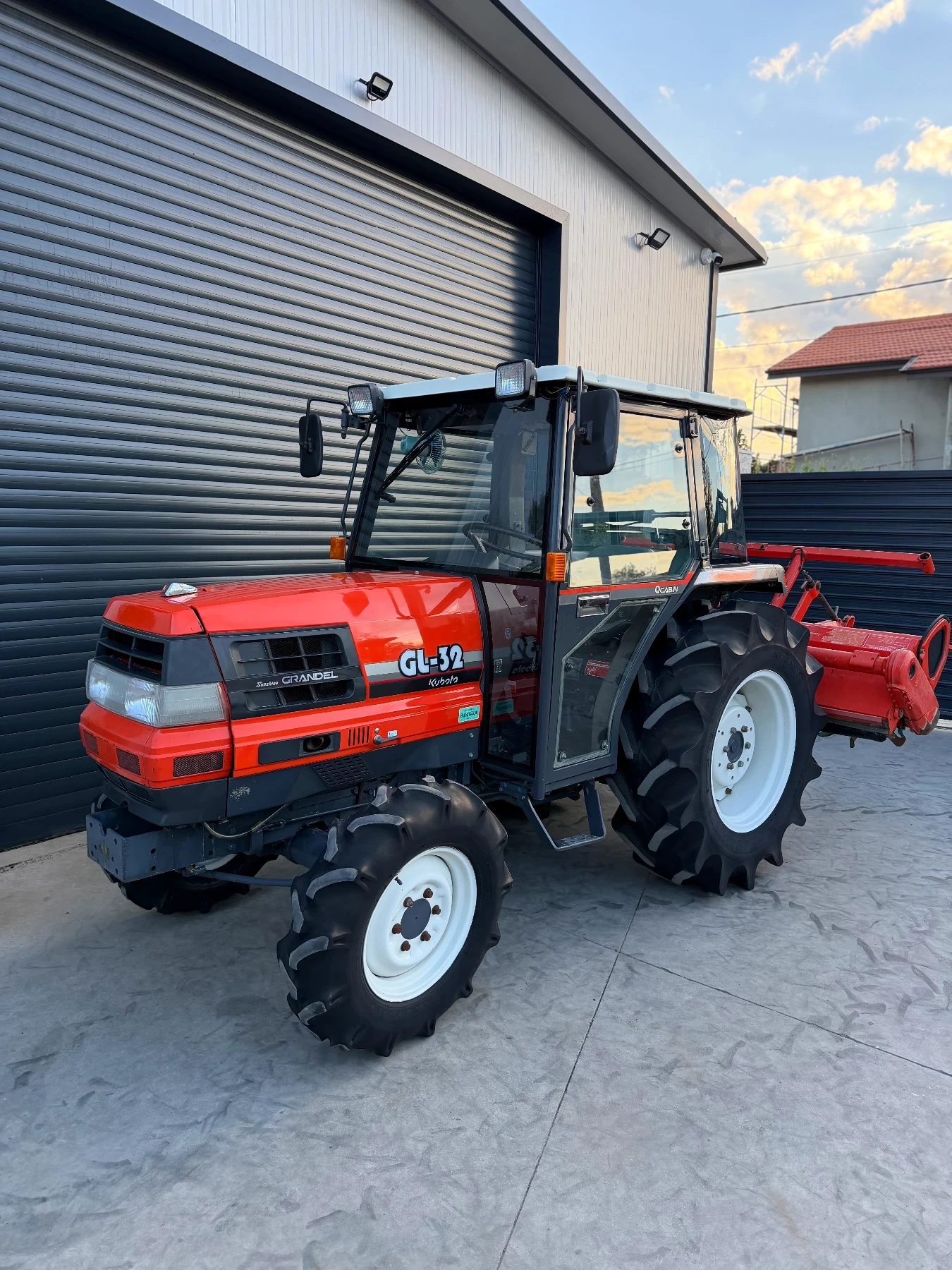 Трактор Kubota GL32 КАТО НОВ, снимка 4 - Селскостопанска техника - 54570357