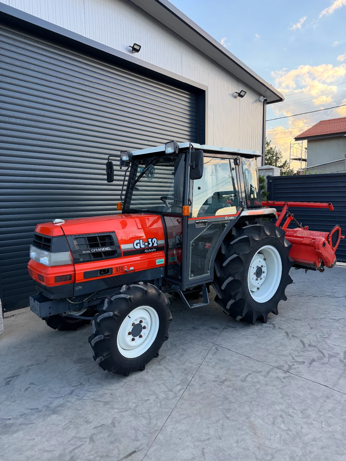 Трактор Kubota GL32 КАТО НОВ, снимка 2 - Селскостопанска техника - 54570357