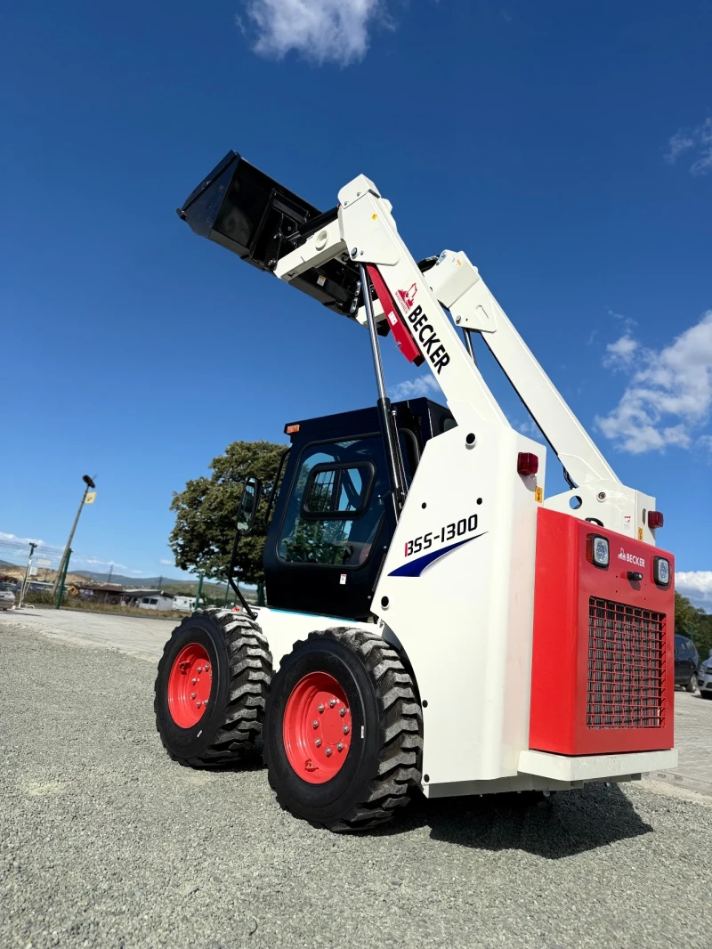 Мини челни товарачи Kubota BSS-900