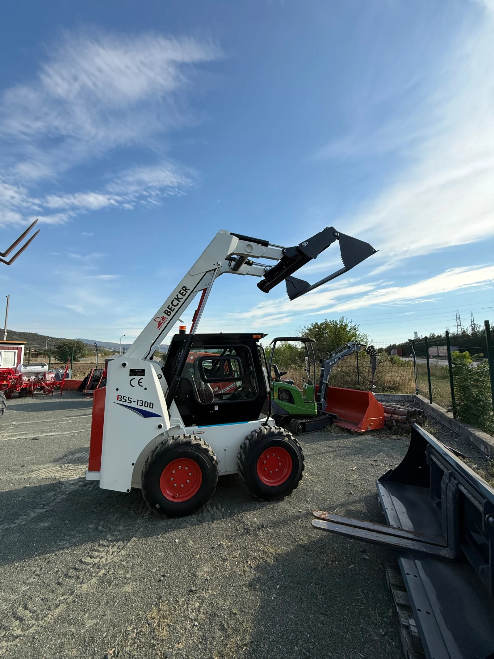 Мини челни товарачи Kubota BSS-900 - изображение 4