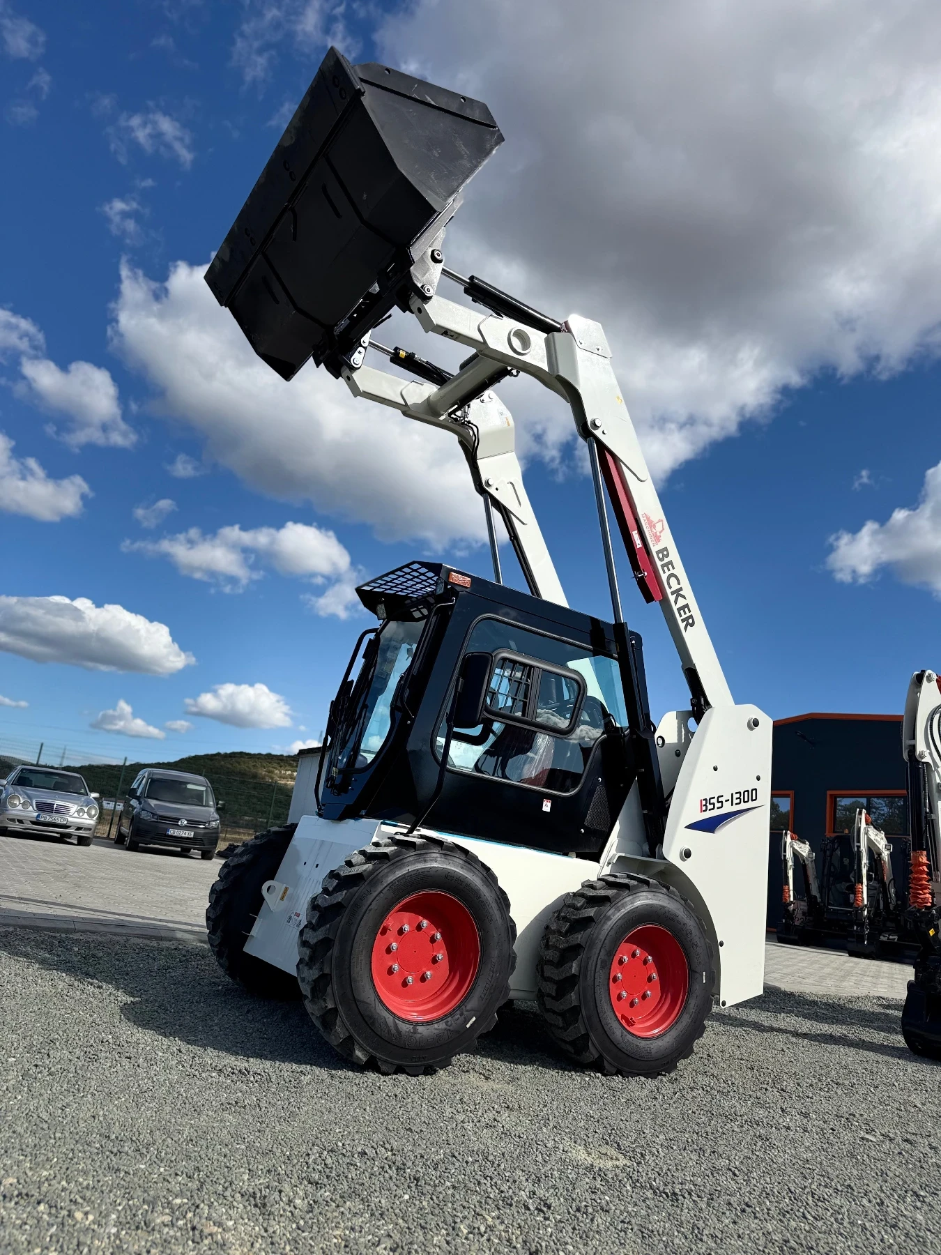 Мини челни товарачи Kubota BSS-900 - изображение 2