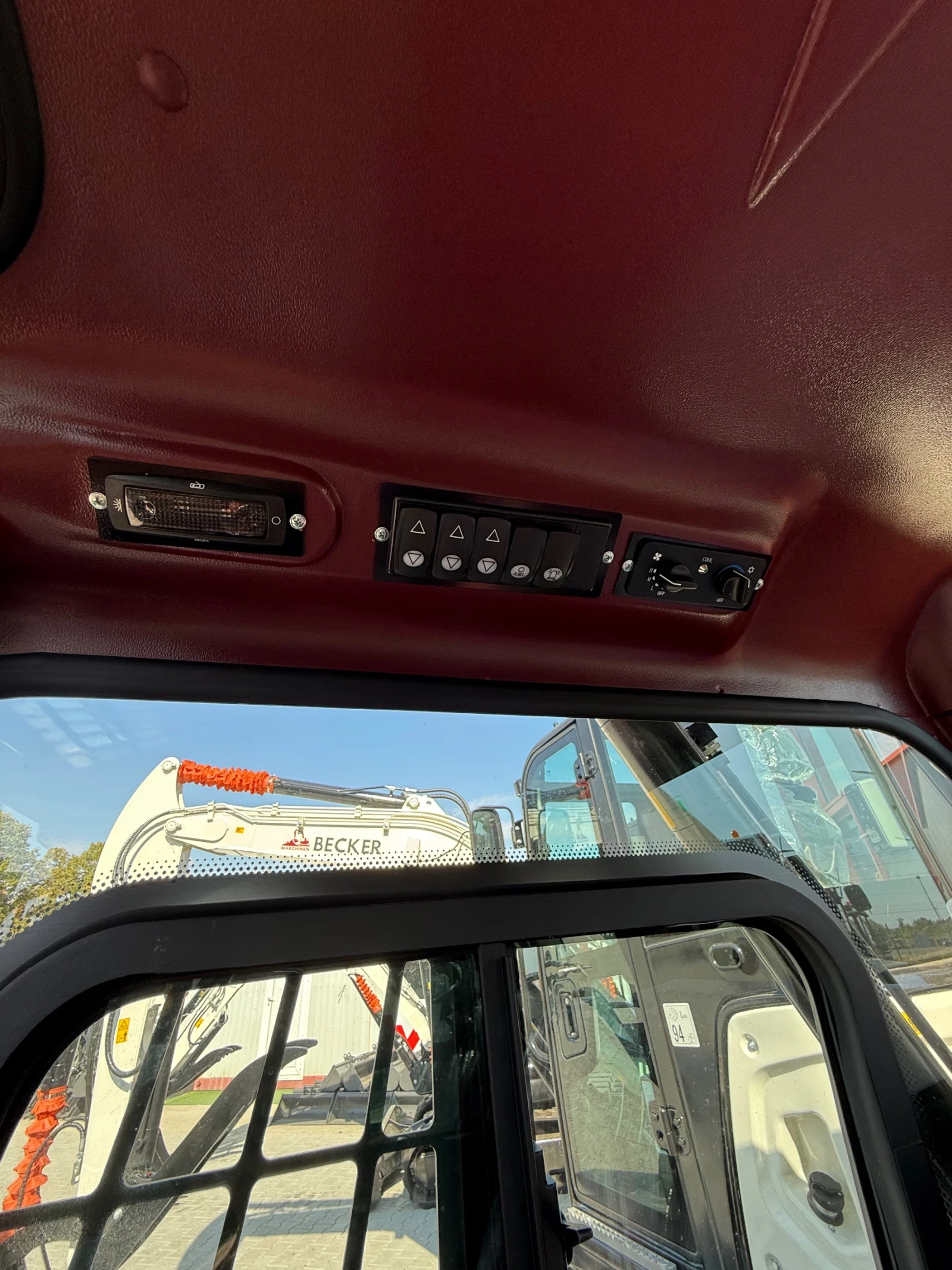 Мини челни товарачи Kubota BSS-900 - изображение 6