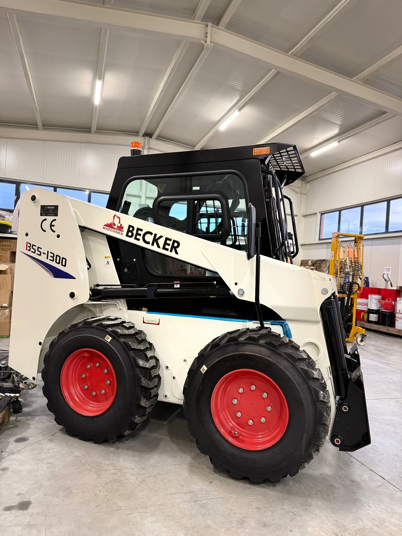 Мини челни товарачи Kubota BSS-900 - изображение 3