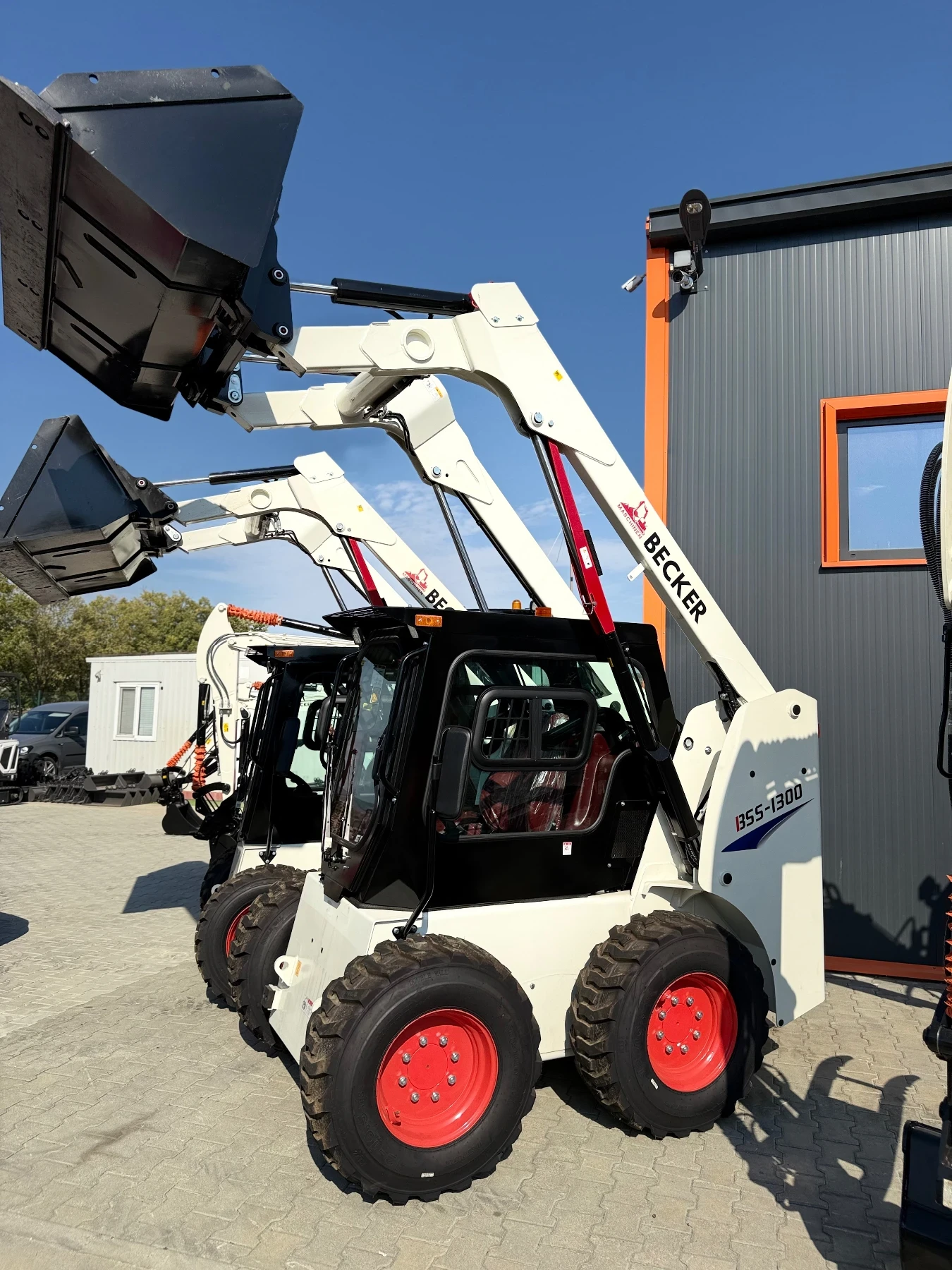 Мини челни товарачи Kubota BSS-900 - изображение 10
