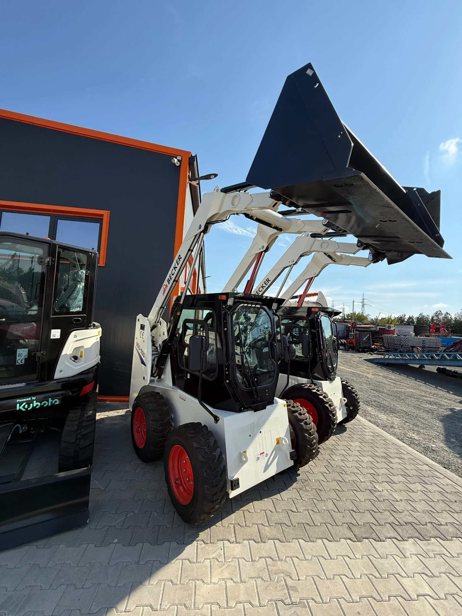 Мини челни товарачи Kubota BSS-900 - изображение 5