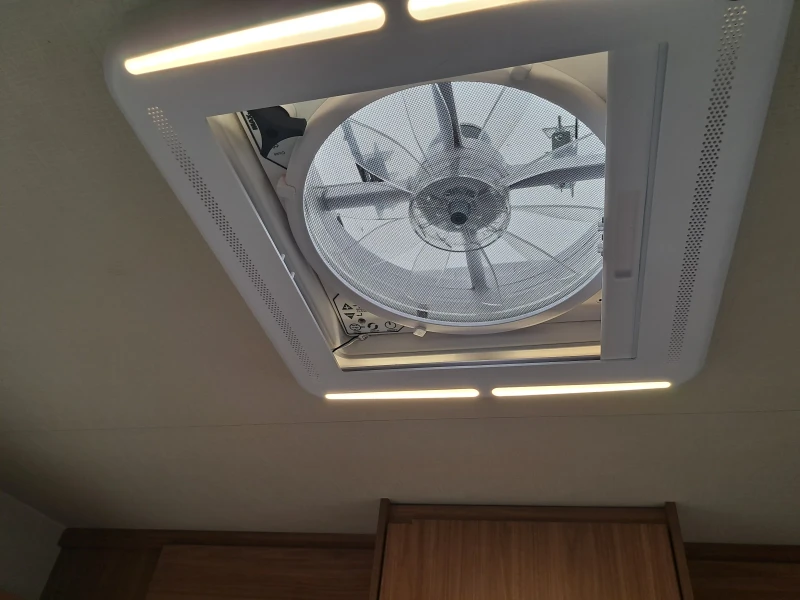 Кемпер Carado Fiat dukato 2.3 M-jet, снимка 11 - Каравани и кемпери - 53058478