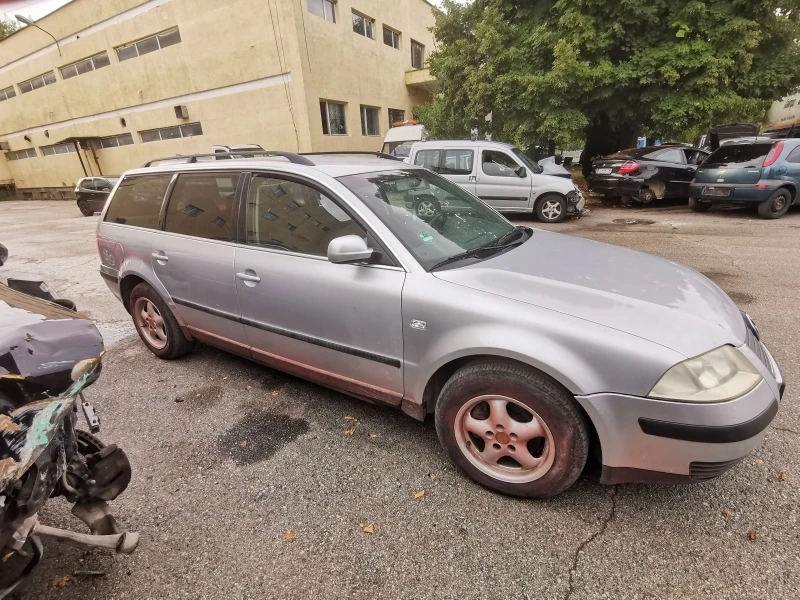 VW Passat 2.0i, снимка 2 - Автомобили и джипове - 37900727