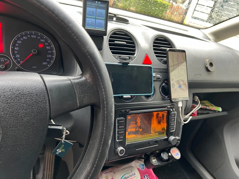 VW Caddy, снимка 4 - Автомобили и джипове - 51782997