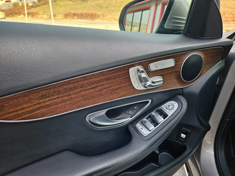 Mercedes-Benz C 300 4MATIC - Лукс, комфорт и престиж, снимка 9 - Автомобили и джипове - 52669203
