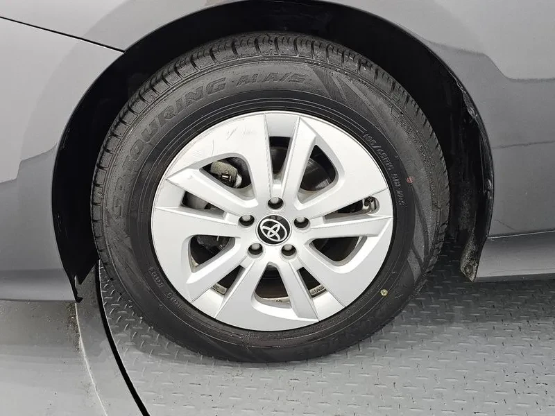 Toyota Prius 1.8 E, снимка 5 - Автомобили и джипове - 55048012
