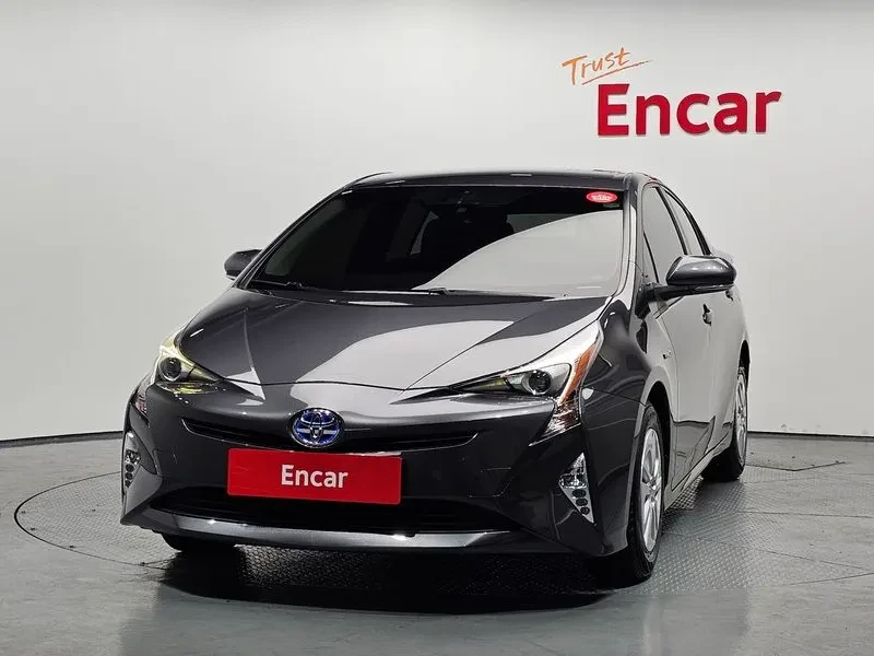 Toyota Prius 1.8 E, снимка 3 - Автомобили и джипове - 55048012