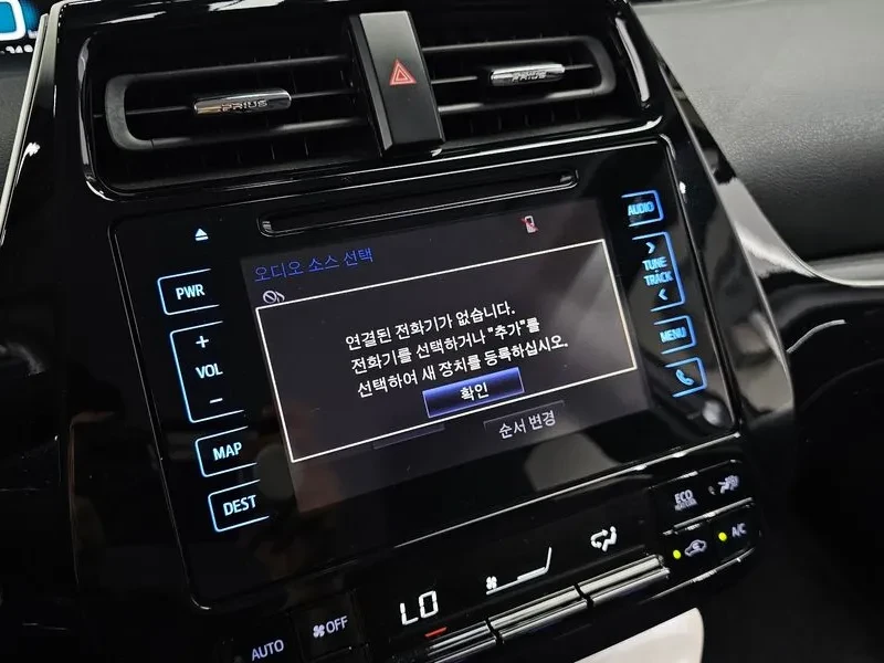 Toyota Prius 1.8 E, снимка 17 - Автомобили и джипове - 55048012