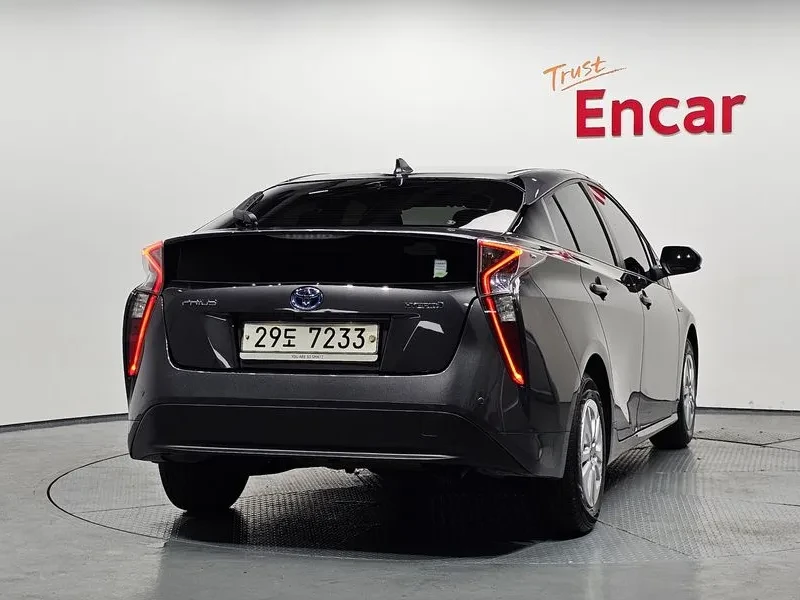 Toyota Prius 1.8 E, снимка 4 - Автомобили и джипове - 55048012
