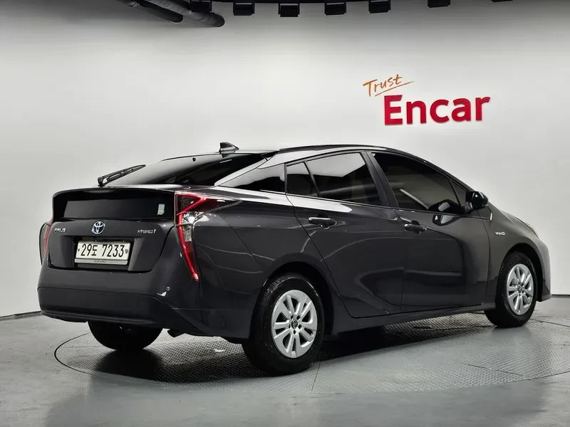 Toyota Prius 1.8 E, снимка 2 - Автомобили и джипове - 55048012
