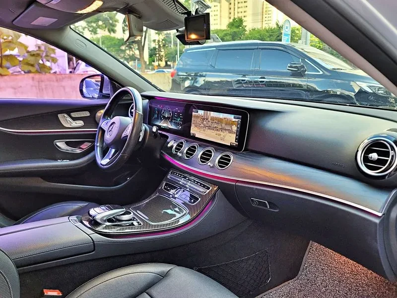 Mercedes-Benz E 300 Avantgarde, снимка 13 - Автомобили и джипове - 56018576