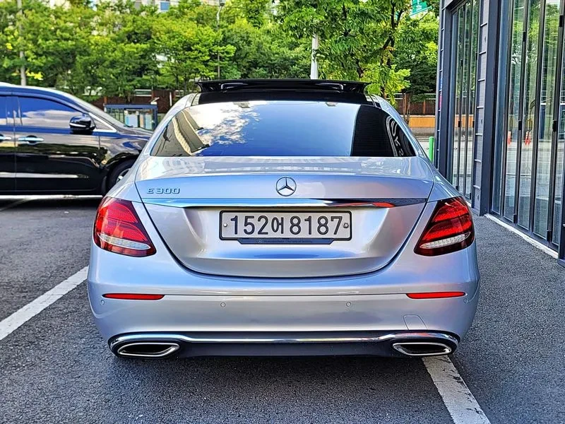 Mercedes-Benz E 300 Avantgarde, снимка 4 - Автомобили и джипове - 56018576