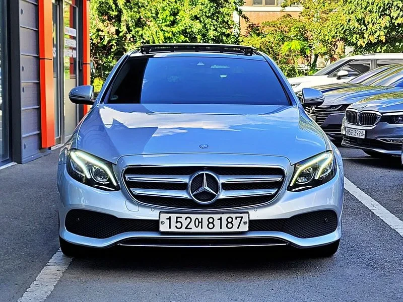 Mercedes-Benz E 300 Avantgarde, снимка 3 - Автомобили и джипове - 56018576