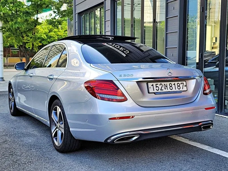 Mercedes-Benz E 300 Avantgarde, снимка 2 - Автомобили и джипове - 56018576