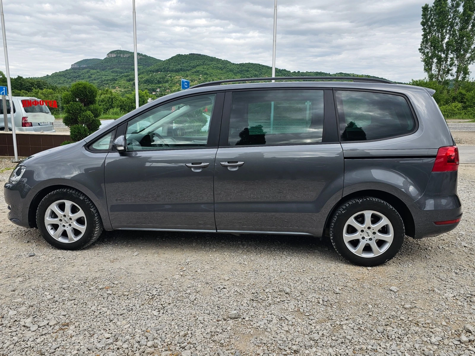 VW Sharan 2, 0 TDI КЛИМАТРОНИК !! АВТОМАТИК  !! РЕАЛНИ КМ. - изображение 2