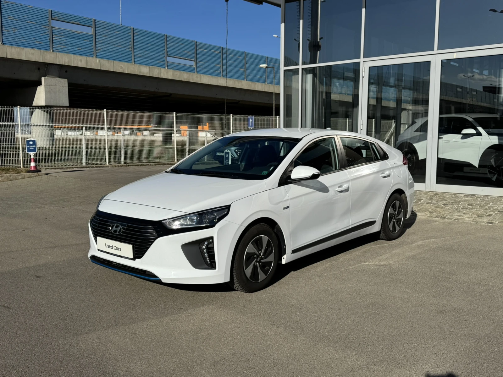 Hyundai Ioniq Hybrid - изображение 2