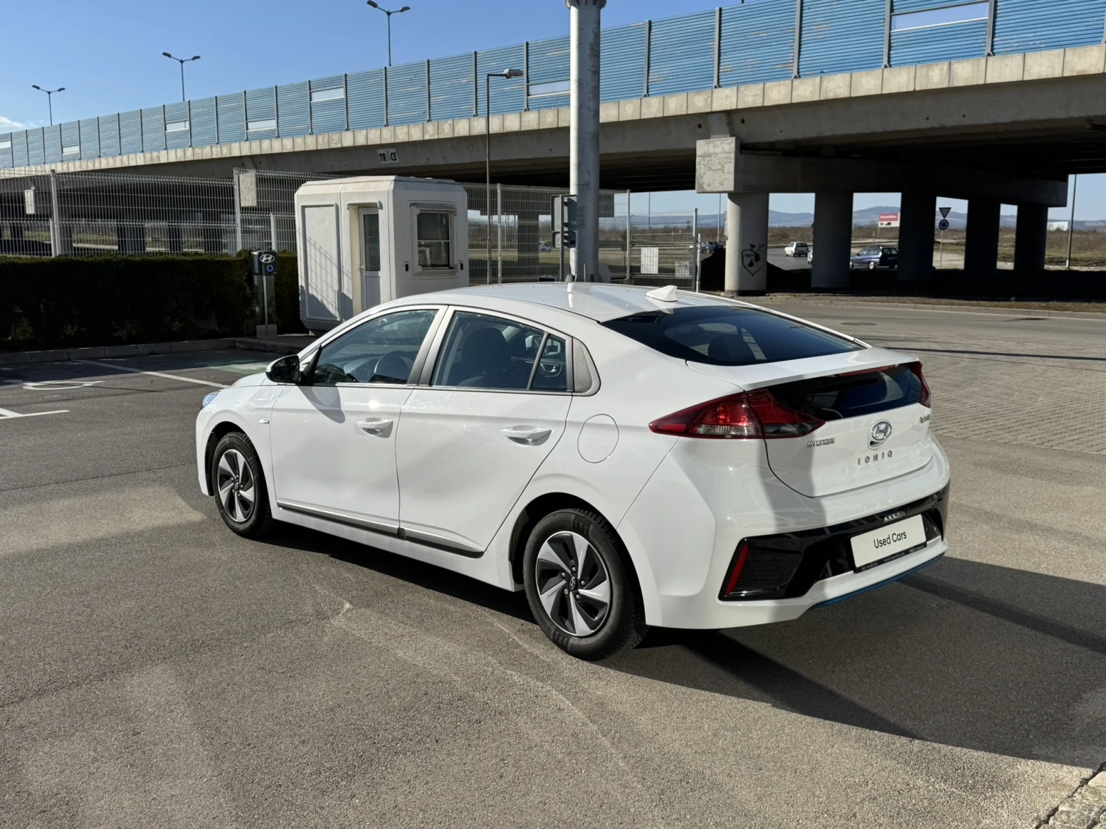 Hyundai Ioniq Hybrid - изображение 3