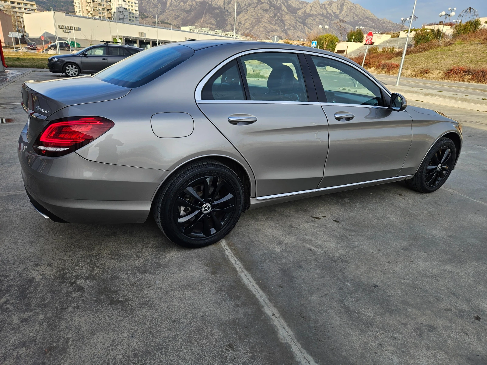 Mercedes-Benz C 300 4MATIC - Лукс, комфорт и престиж - изображение 2