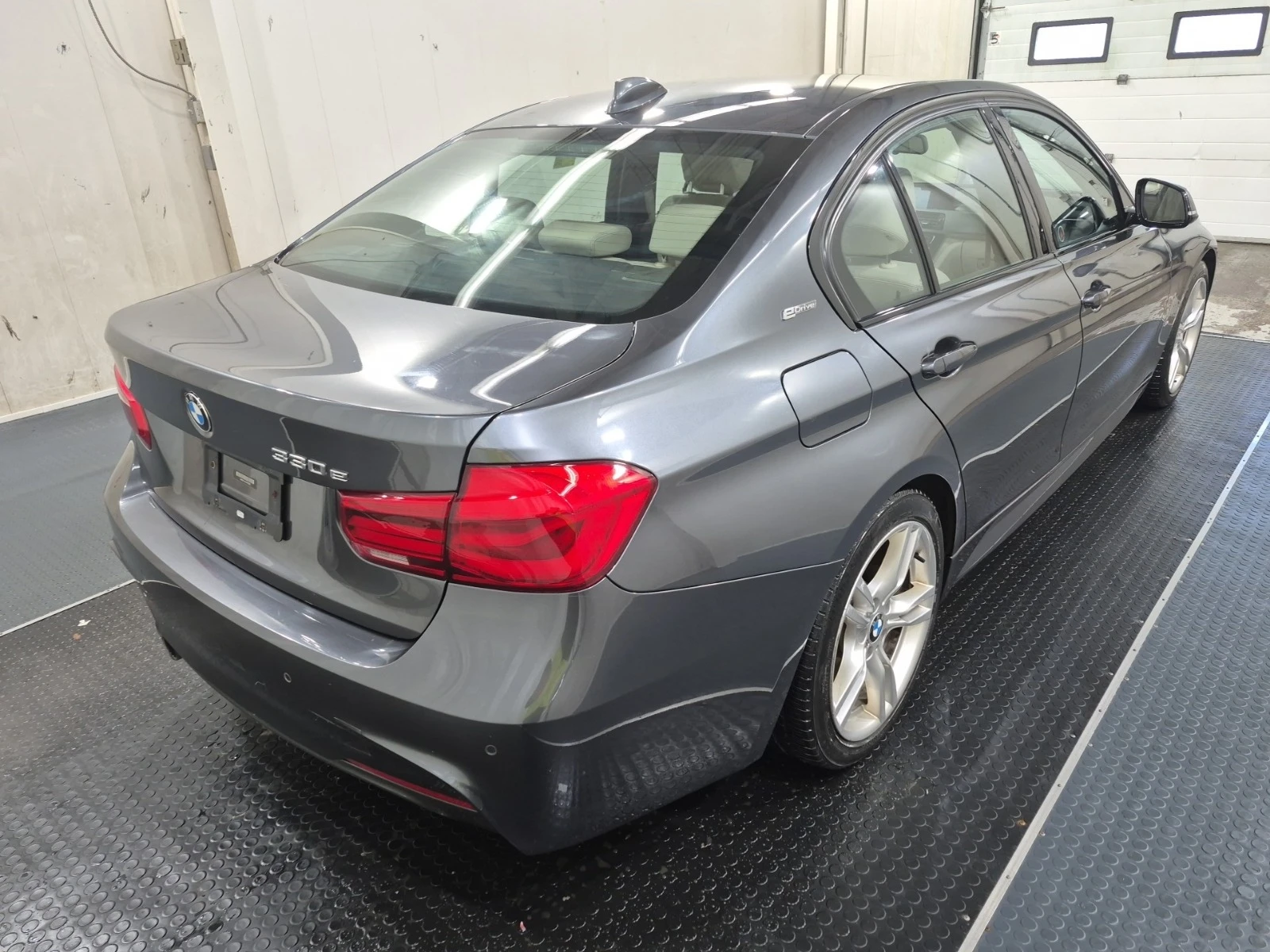 BMW 330 E HYBRID * * M PACK * * CARFAX * * ���� ������ *  | Mobile.bg � ����������� 4